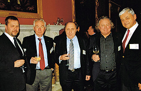 Mitglieder auf dem Industry Strategy Symposium 2010